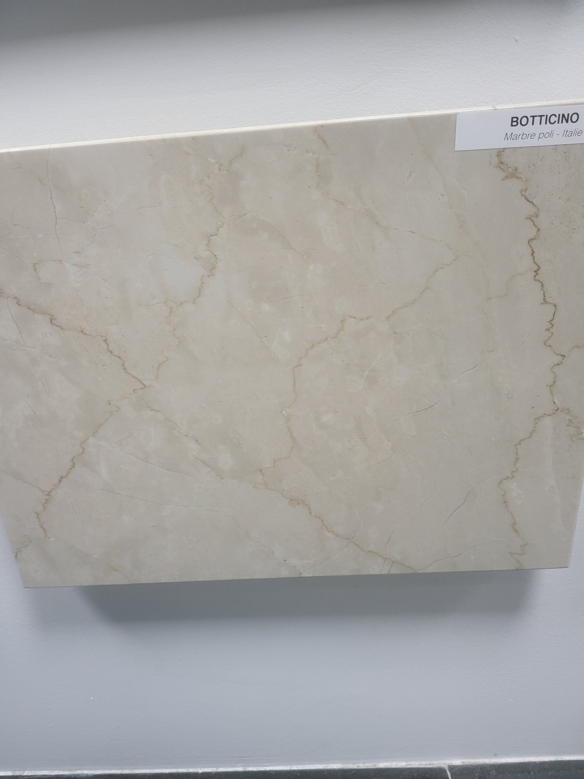 Le marbre Botticino, teinte beige crème et veines dorées