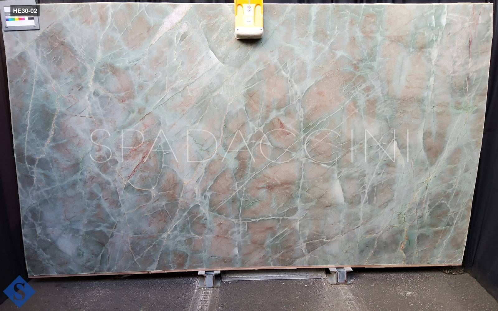 Quartzite modèle Jadore teinte vert et doré