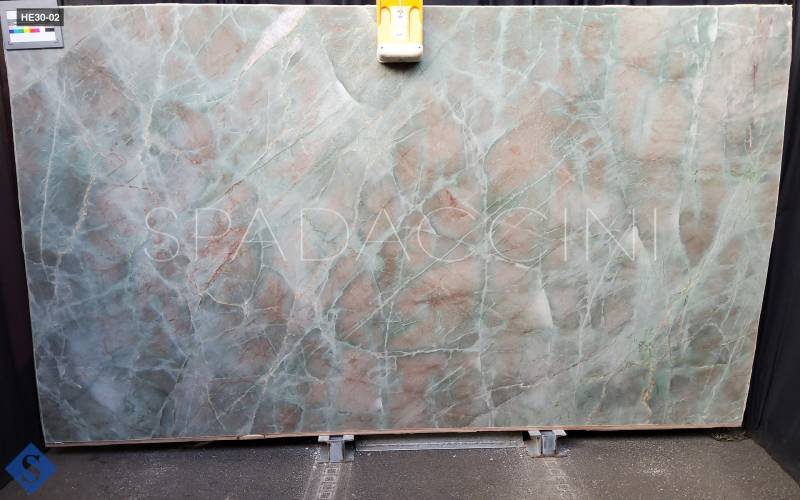 Quartzite modèle Jadore teinte vert et doré